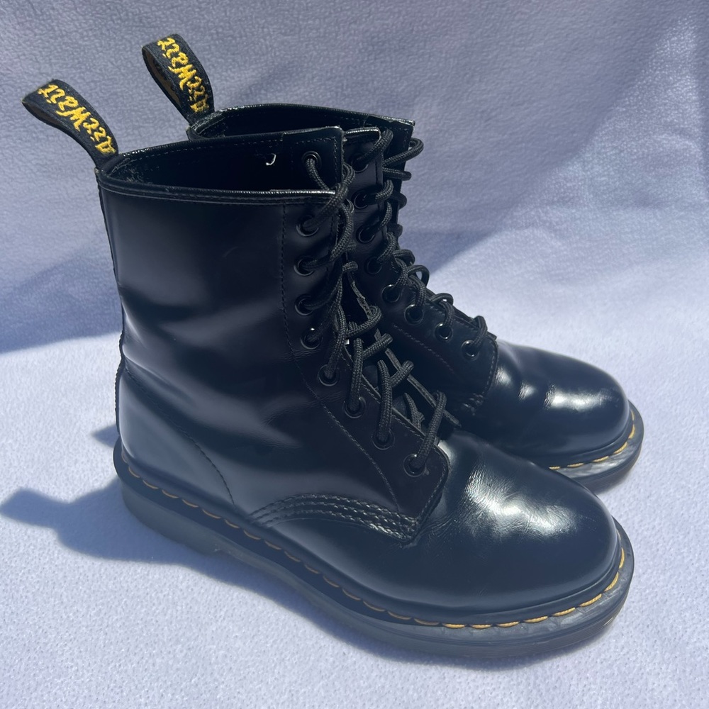 1460 Women’s Smooth Leather Lace Up Boot Dr. Martens